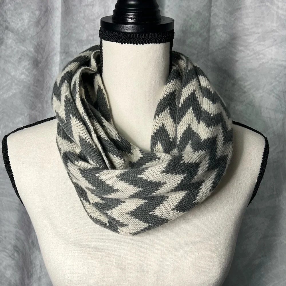 Gray & Cream Chevron Pattern Infinity Scarf